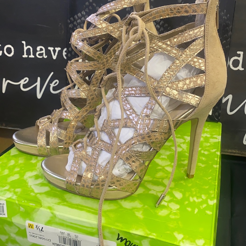 Sam Edelman size 7.5 brand new in box.